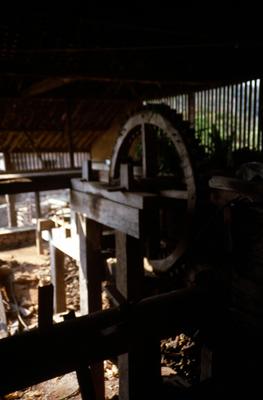 Moedor de cana antigo