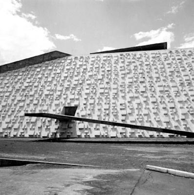 Teatro Nacional Cláudio Santoro, "O sol faz a festa", relevo de Athos Bulcão