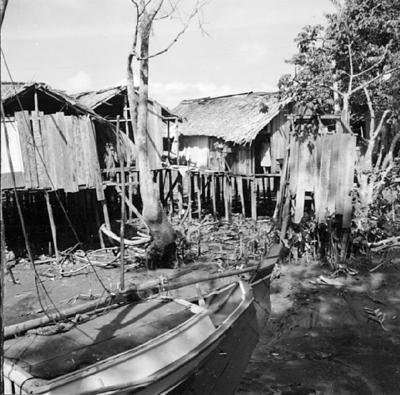 Vila da Barca, palafitas flutuantes