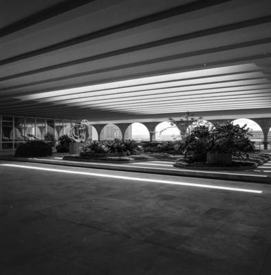 "O Canto da Noite", escultura de Maria Martins, no Salão Nobre