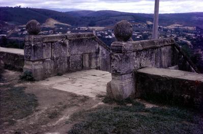Corrimão em frente à Igreja de Nossa Senhora do Rosário