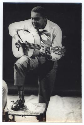 Gilberto Gil com o violão