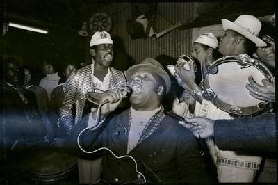 Candeia ao microfone