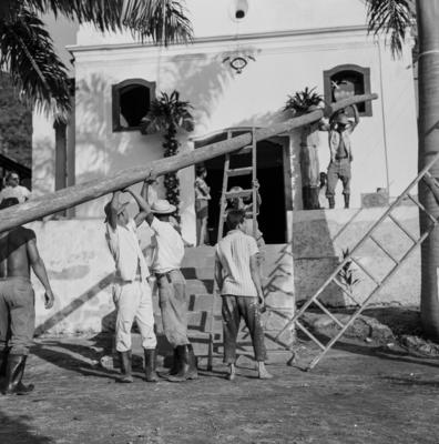 Preparativos para festa junina no Sítio Burle Marx
