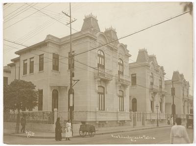 Rua Voluntários da Pátria, esquina com a Rua Dona Mariana