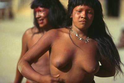 Série Xingu - Luta durante o cerimonal do Yamuricumã