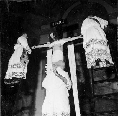 Semana Santa - Descida de Jesus Cristo da cruz e procissão