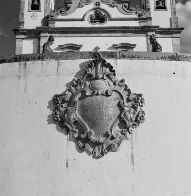 Santuário Diocesano do Bom Jesus de Matosinhos, estema de pedra-sabão no adro