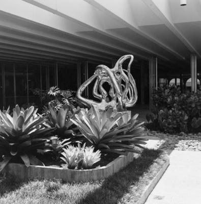 "O Canto da Noite", escultura de Maria Martins, no Salão Nobre