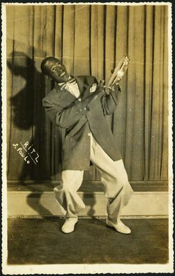 Lord Chevalier com o pandeiro