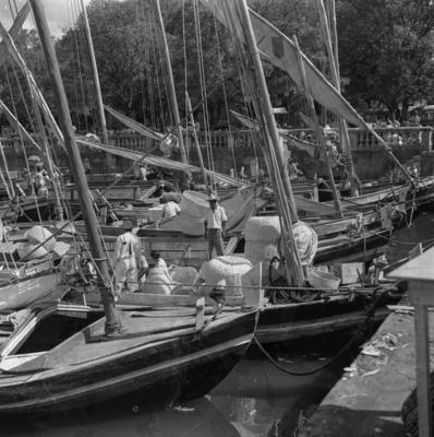Embarcações na rampa e arredores do Mercado Modelo