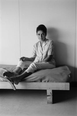 Zila Mamede no alojamento dos professores (Colina)