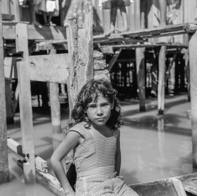 Vila da Barca, palafitas flutuantes, crianças