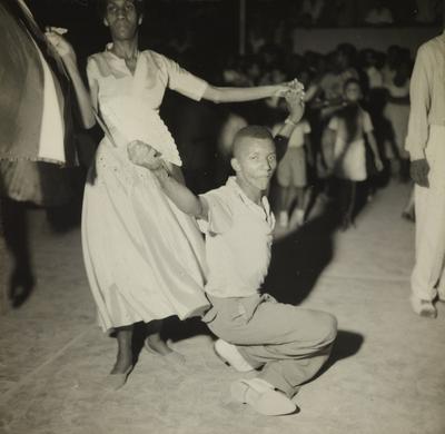 Porta-bandeira Dodô no ensaio na Portela