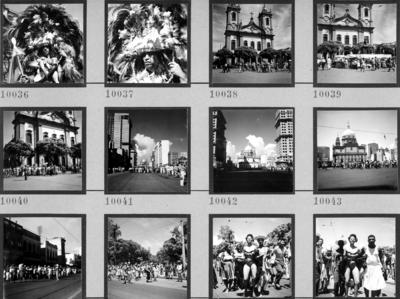 Carnaval de rua - bloco com pessoas utilizando fantasias de inspiração indígena