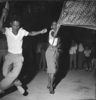 O mestre-sala Arilton com sua mulher no ensaio na Mangueira