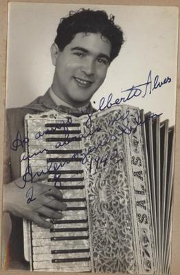 Antenógenes Silva com a sanfona