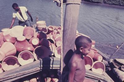 Transporte de cerâmicas que serão vendidas em Salvador