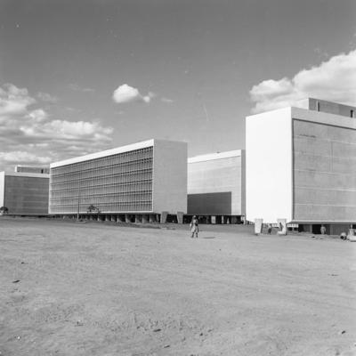 Edifícios residenciais projetados para os Institutos de Aposentadoria e Pensões