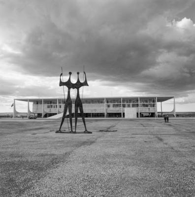 "Os Candangos" ou "Os Guerreiros", escultura de Bruno Giorgi
