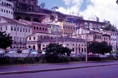 Sobrados na encosta junto à Conceição da Praia