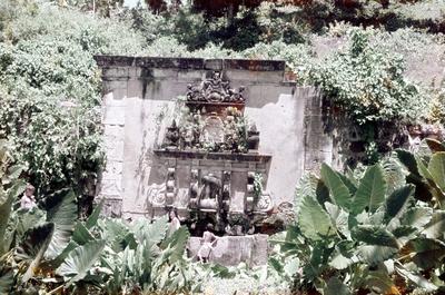 Chafariz na área posterior do convento franciscano