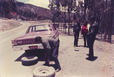 Conserto do carro na estrada