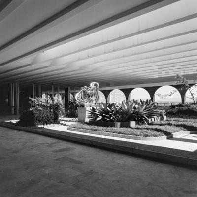 "O Canto da Noite", escultura de Maria Martins, no Salão Nobre