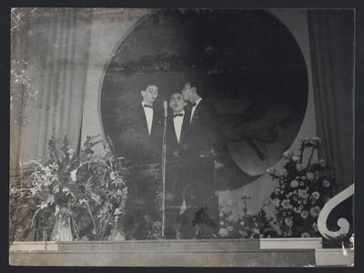 Trio Marayá ao microfone