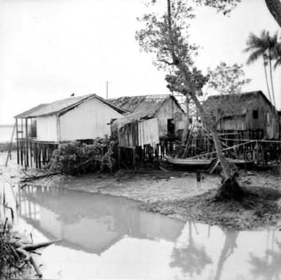 Vila da Barca, palafitas flutuantes