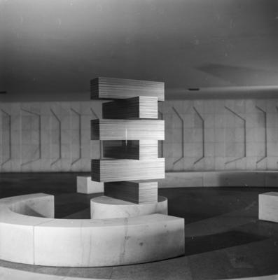 Obra da série do Polivolume de Mary Vieira