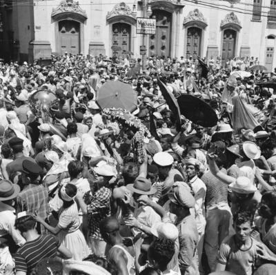 Carnaval de rua, em frente à Igreja Matriz do Santíssimo Sacramento de Santo Antônio