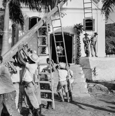 Preparativos para festa junina no Sítio Burle Marx