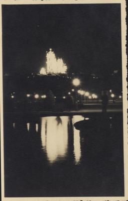 Praça Paris e igreja