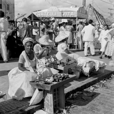 Vendedora de acarajé na procissão de Nosso Senhor dos Navegantes