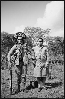 O cangaceiro Corisco e Dadá, sua companheira, com a cachorra Jardineira