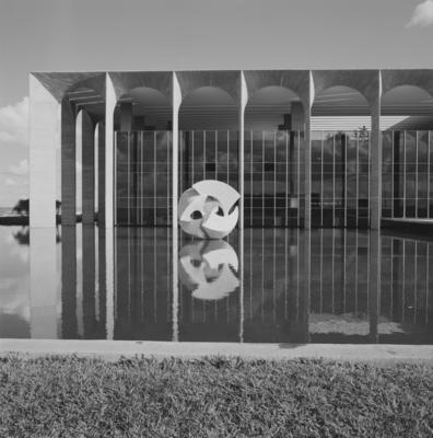 "O Meteoro", escultura de Bruno Giorgi