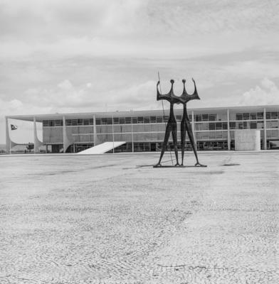 "Os Candangos" ou "Os Guerreiros", escultura de Bruno Giorgi