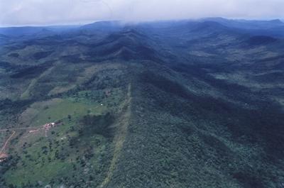 Vista aérea de montanhas