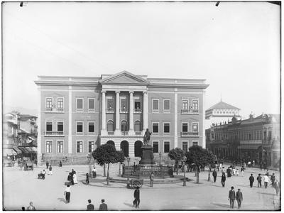Escola Politécnica e estátua de José Bonifácio