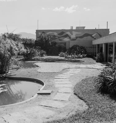 Instituto de Resseguros do Brasil, projeto dos irmãos Marcelo e Milton Roberto, e de Burle Marx