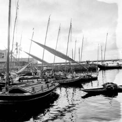 Embarcações na rampa e arredores do Mercado Modelo