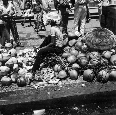 Comércio ambulante durante o carnaval de Recife