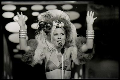 Rosemary ao microfone