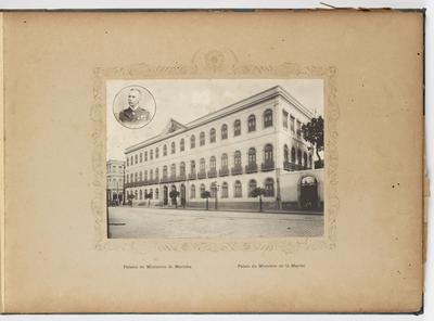 Antigo prédio do gabinete do ministro da Marinha; no canto superior esquerdo, retrato do Almirante Júlio César de Noronha