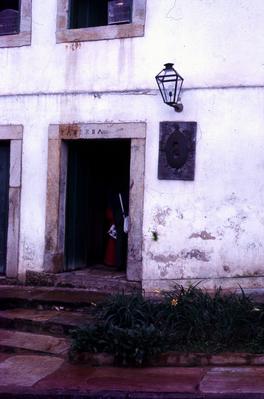 Pousada Ouro Preto - portada e insígnia