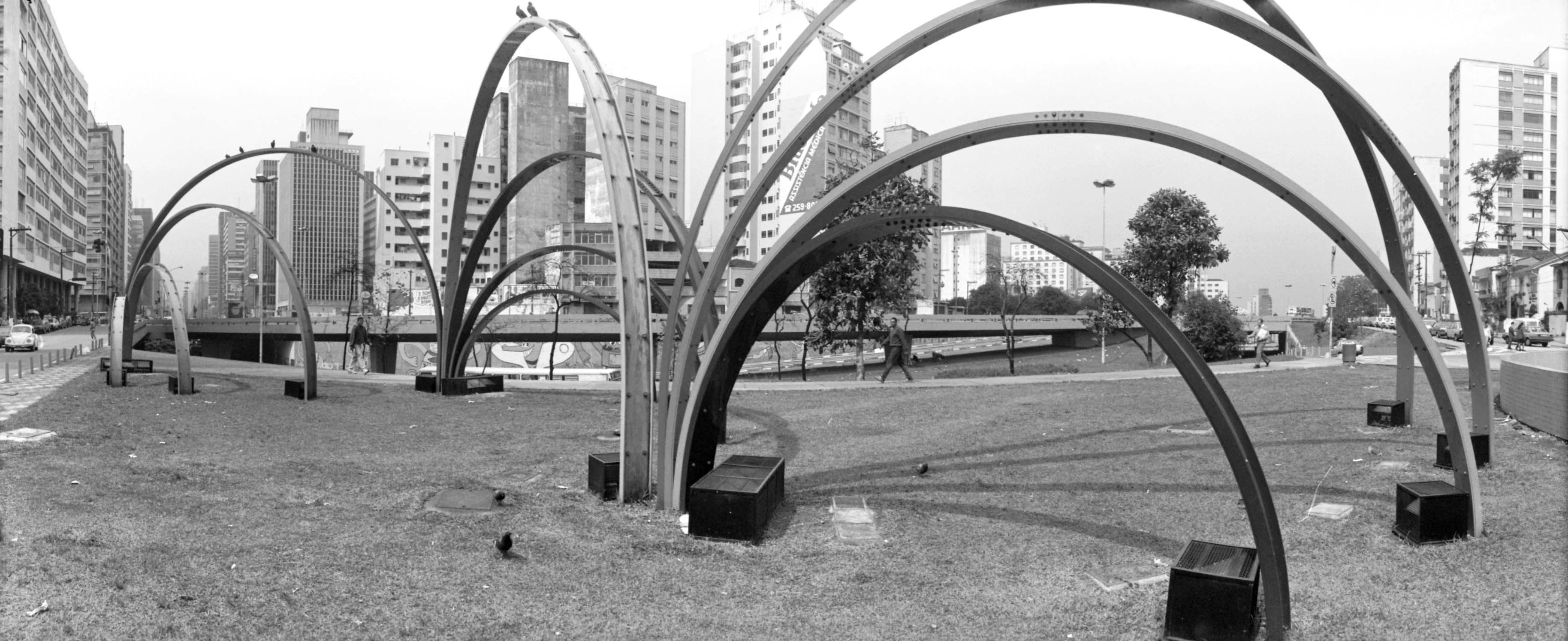 Esculturas na praça Marechal Cordeiro de Farias