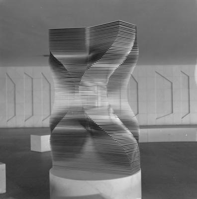 "Polivolume: Ponto de Encontro", escultura de Mary Vieira, no Palácio dos Arcos ou Palácio Itamaraty