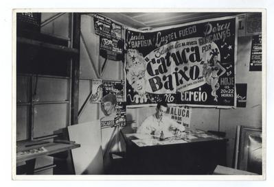 Cartaz de “Catuca por baixo...”