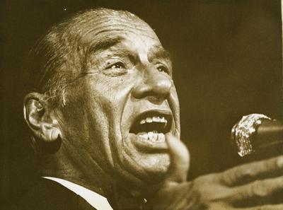 Mário Reis ao microfone